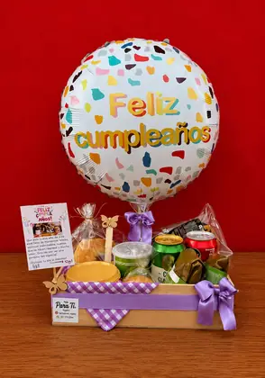 Combo Irresistible: Caja de madera con dos mini tamales, sándwich, postre, cerveza y Coca-Cola — regalo a domicilio en Bogotá
