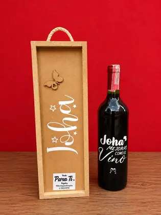 Mensaje en una Botella: Botella de vino tinto con tu mensaje escrito sobre la etiqueta, en caja de madera — regalo a domicilio en Bogotá