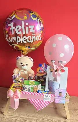 Dulce Sorpresa: Mesa de desayuno en madera cargada de dulces, peluche, mug y dos Coronitas — regalo a domicilio en Bogotá