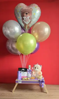 Explosión de Globos: Mesa de desayuno con vino JP Chenet, copa de cristal, peluche y ocho globos — regalo a domicilio en Bogotá