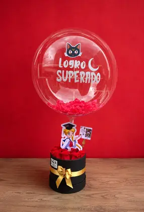 Burbuja de Sorpresas: Hasta 24 rosas naturales en cilindro con globo burbuja personalizado — regalo a domicilio en Bogotá