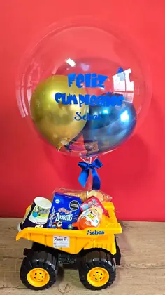 Desayuno Infantil: Volqueta de juguete de 25 cm cargada con desayuno y huevo Kinder — regalo a domicilio en Bogotá