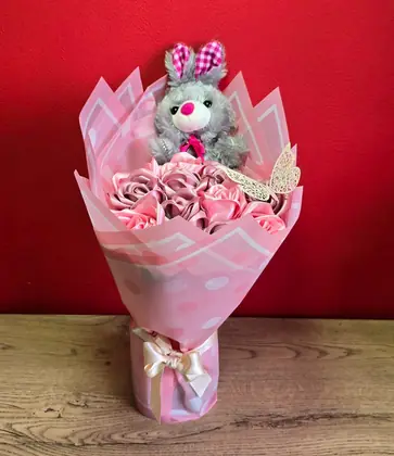 Ramo con Rosas Eternas: Ramo de doce rosas eternas en rosado y palo de rosa, con peluche — regalo a domicilio en Bogotá