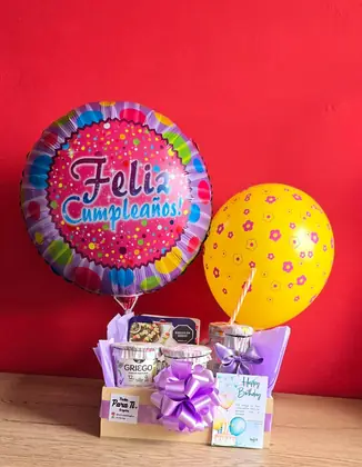 Explosión de Vitalidad: Cero azúcar y cero harinas: yogurt griego, quesos y frutos secos en caja de madera — regalo a domicilio en Bogotá